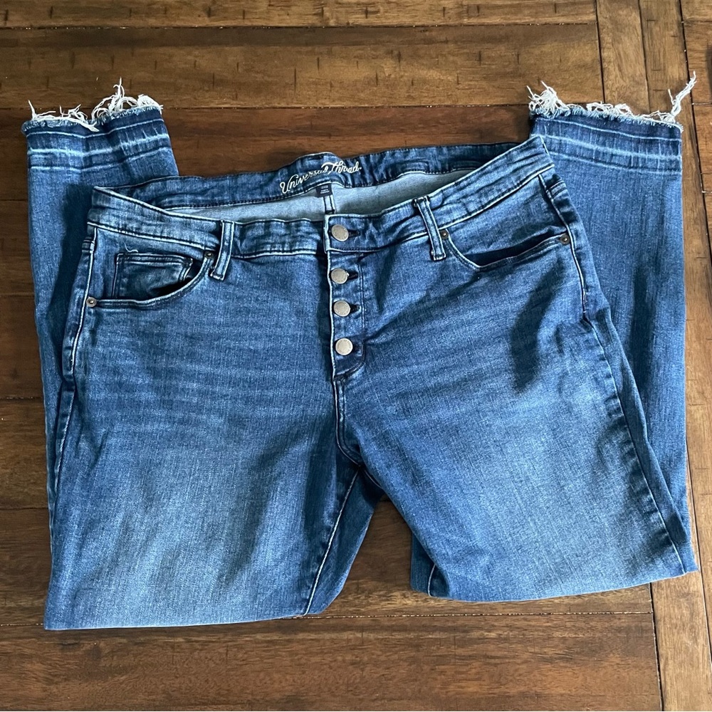 EUC Size 18 Universal Threads Womens Straight Jeans